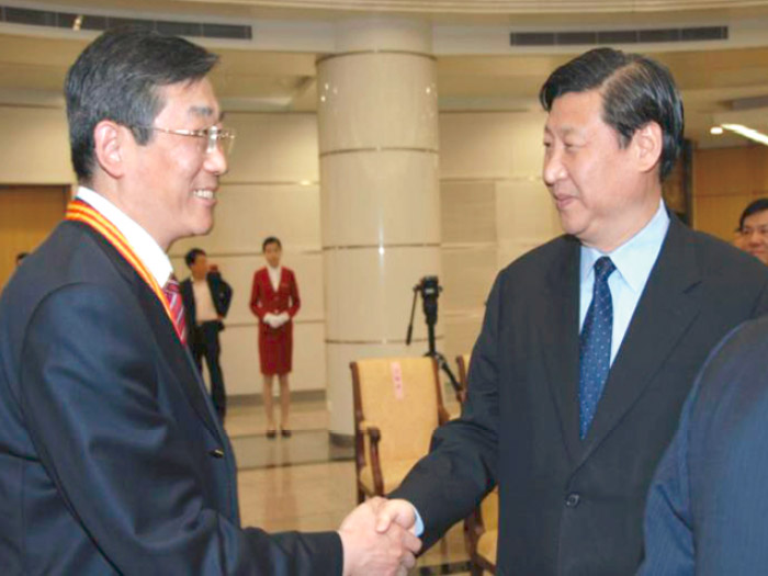  2007年时任上海市委书记习近平接见“第二届上海市优秀中国特色社会主义事业建设者”代表华黎